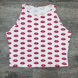 White cropped tank with red lips pattern